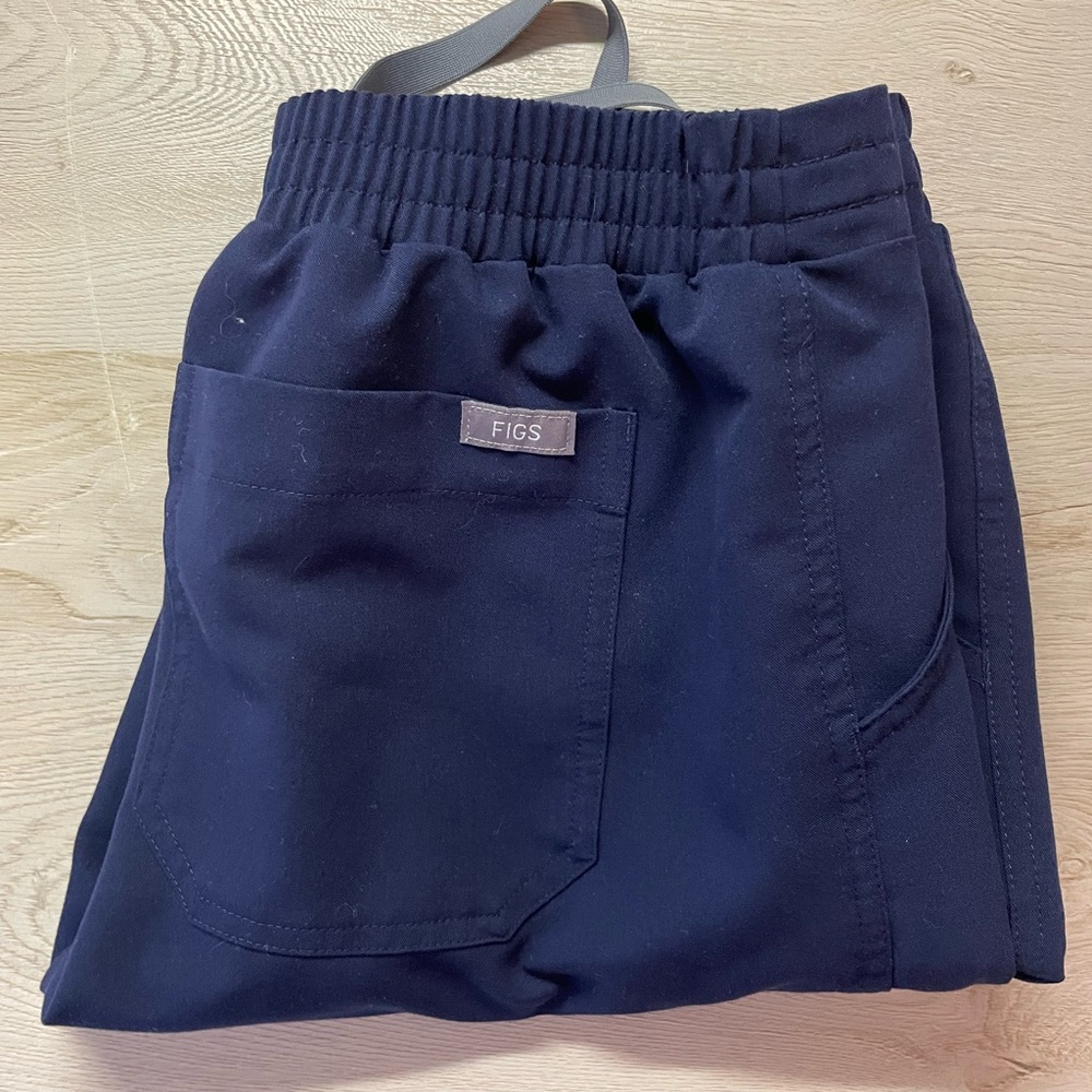 Figs- Yola Skinny Scrub Pants in NAVY XS PETITE